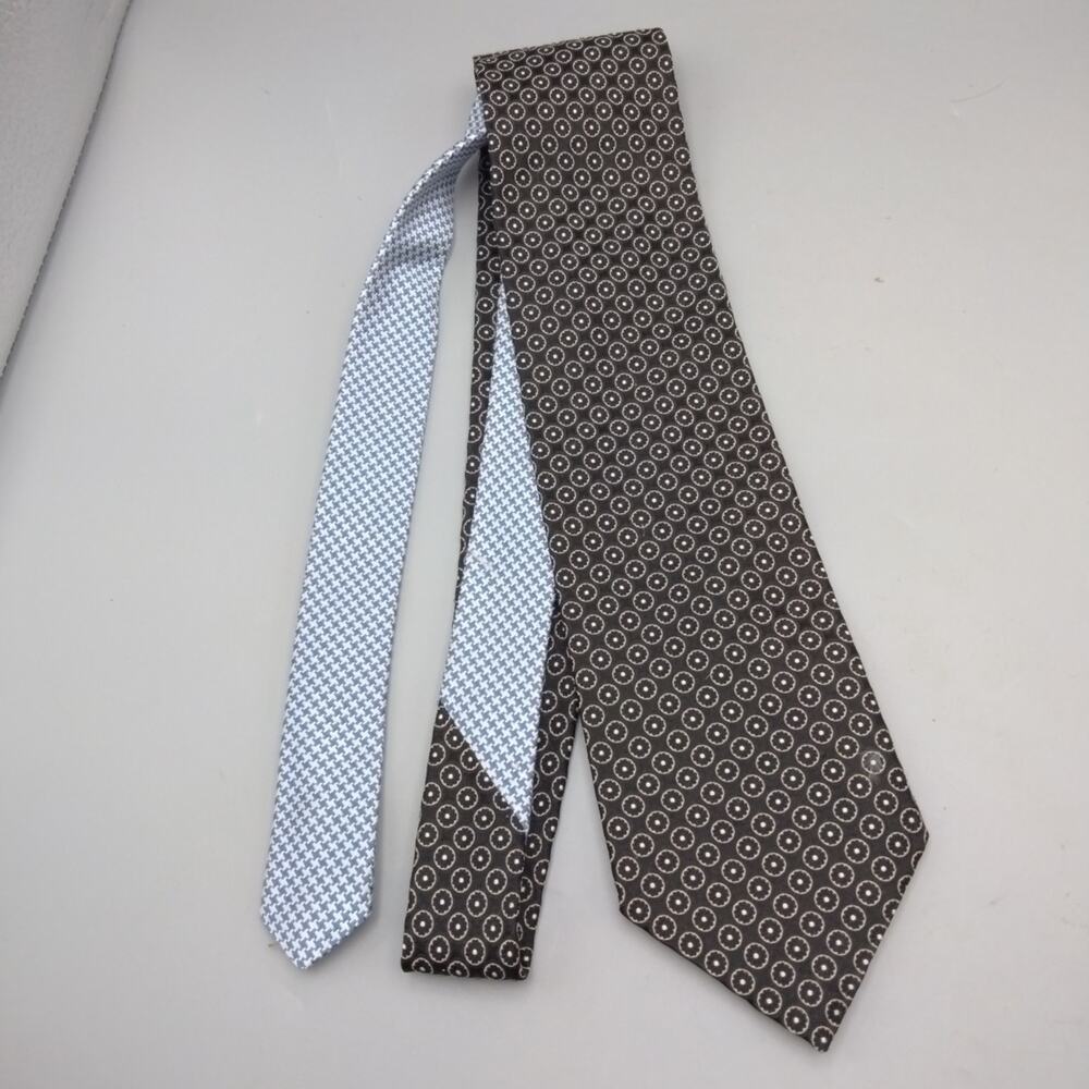 EUC Tommy Hilfiger Men's Blue Tie Blue & Silver Geometric Double Color 100% Silk